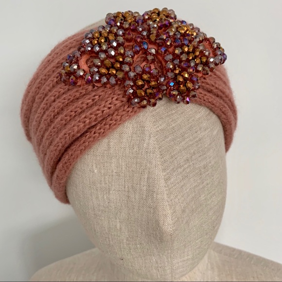 C. C hair accessories - Picture 7 of 7